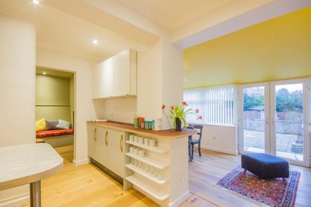 1 bedroom in a house share to rent - Photo 2