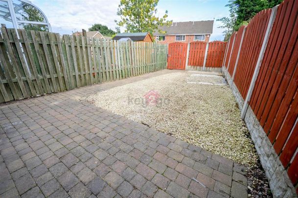 2 bedroom end of terrace house to rent - Photo 1