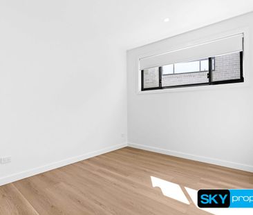 Ultra-Modern Elevation - Space, Versatility and Everyday Luxury - Photo 3