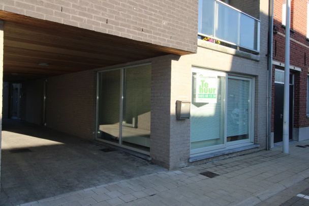 Gelijkvloers appartement met 1 slaapkamer en ruime garage te Staden - Foto 1