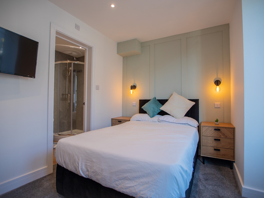 NEW HMO ROOMS Room 2 - Photo 1