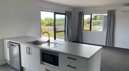 WESTPORT - 2 BEDROOM INCLUDING APPLIANCES - Photo 3