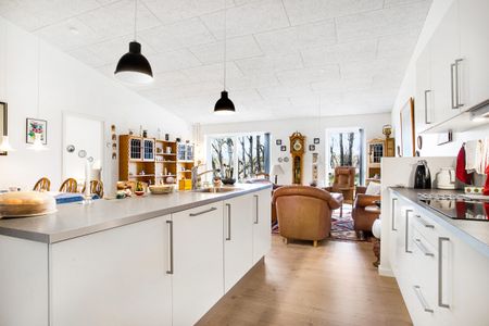 Indflytningsklart rækkehus, med kort afstand til hverdagens fornødenheder og skøn natur - Foto 2