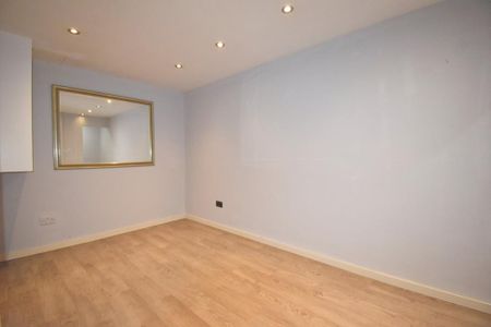 4 bedroom townhouse to rent - Photo 2