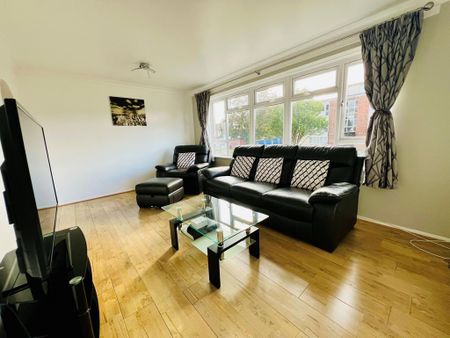 2 bedroom flat to rent - Photo 2