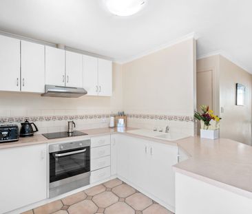 Lovely 3 bedroom home close to schools and shops - Photo 6