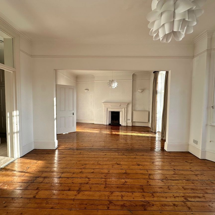 3 Bed Flat, Glyn Mansions, W14 - Photo 1