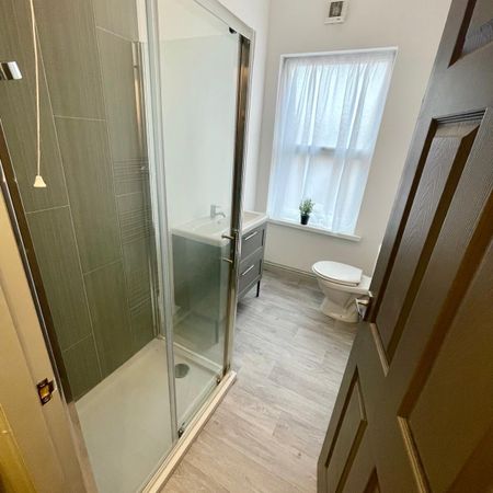 Stunning newly refurbished apartment to let in Blackpool - Photo 4