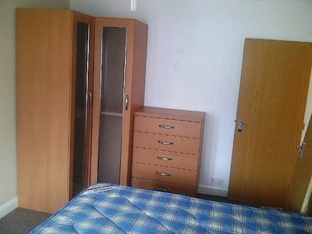 FOUR BEDROOM-2 BATHROOMS-NEWLY REFURBISHED-5 MINS FROM BCU-£80 P/W... - Photo 5