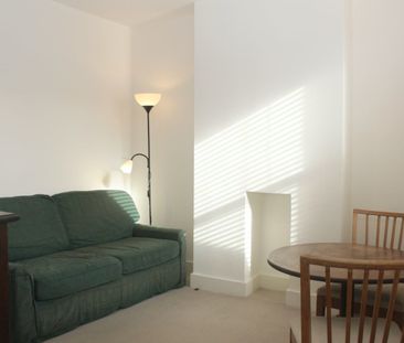 1 Bed Flat, Brecon Road, W6 - Photo 1