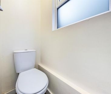 3 bedroom flat to rent - Photo 6