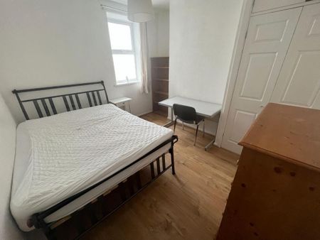 4 bedroom terraced house to rent - Photo 4