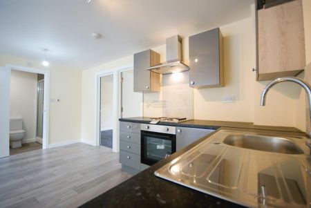 2 bedroom terraced house to rent - Photo 5