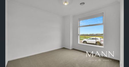 Brand New 5 Bedrooms Home with Solar Panels - Photo 5