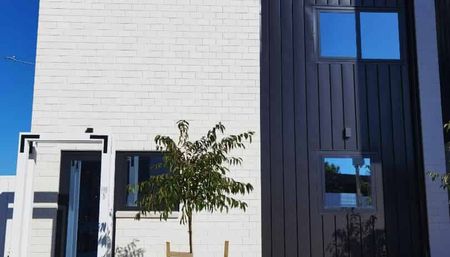 Location! Location! Location! - Photo 5