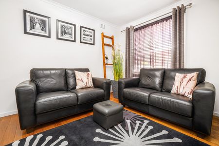 2/65 Nell Street, Greensborough - Photo 2