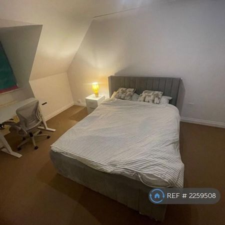 1 bedroom in a house share to rent - Photo 4