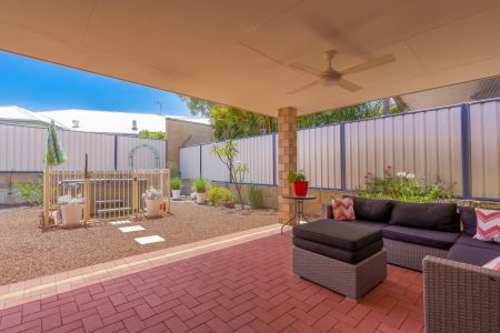 Family home in the heart of Meadow Springs. - Photo 5