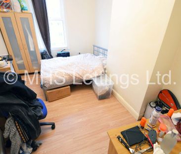 4 Bedroom End Terraced House for rent in Delph Lane - Photo 2