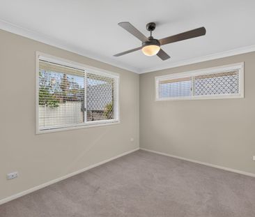 MARIDALE PARK - Family Home with Multiple living spaces and air con... - Photo 3