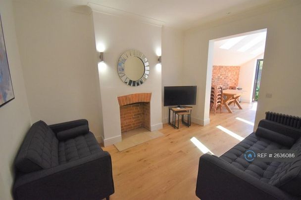 6 bedroom terraced house to rent - Photo 1
