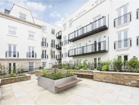 Superb apartment in the prestigious development St Peters Place - Photo 2