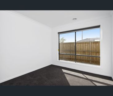 8 Warralily Avenue, Clyde, Vic 3978 - Photo 5