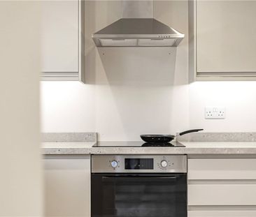 A newly built modern apartment situated on the ground floor with a ... - Photo 5