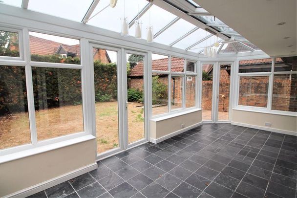 4 bedroom detached house to rent - Photo 1