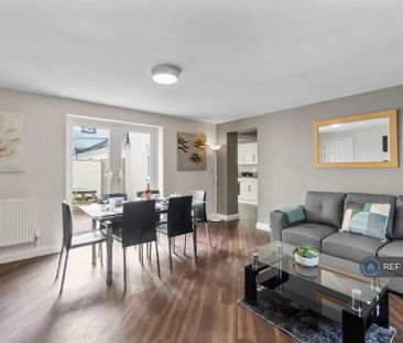 8 bedroom terraced house to rent - Photo 4