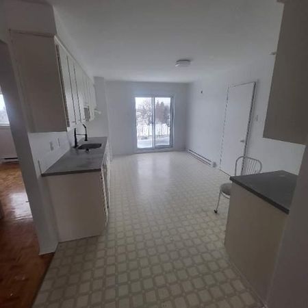 Beau Grand 4 1/2 propre à louer - Photo 3