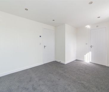 3 bedroom detached house to rent - Photo 3