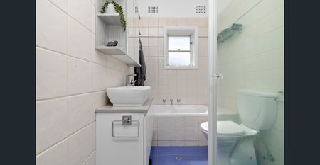 Unique loft style two level apartment - Photo 3