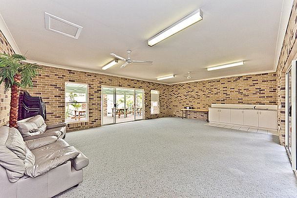 Included internet and water - Photo 1