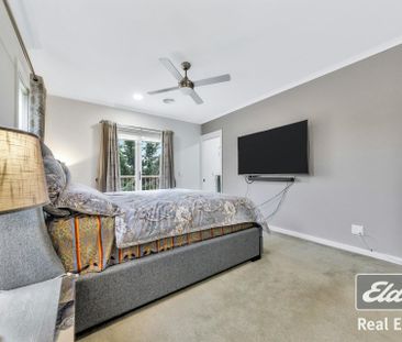 Beautiful double storey opposite the Wyndham Village shopping centre ! - Photo 5