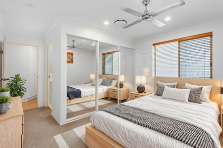 Spacious Two Bedroom Apartment with Balcony in Prime Location - Photo 4