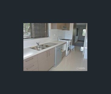 This little gem is situated in a small complex - Photo 5