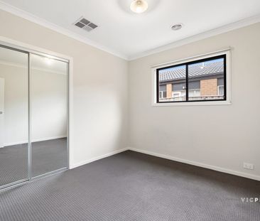 Beautiful Family Home!! - Photo 2