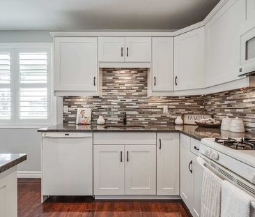 For Lease - 220 William Roe Boulevard, Newmarket, Ontario - Photo 1