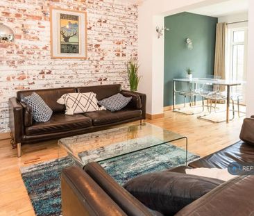 1 bedroom in a house share to rent - Photo 2