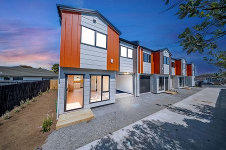 Brand New - 3 Bedroom + 2 Bathrooms - Photo 4