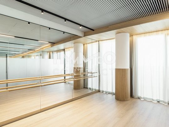 Fantastischer Erstbezug mit durchdachtem Grundriss, Balkon und Sonnenuntergang (Doorman, Gym, Pool, Lounges) - Photo 1
