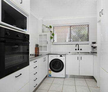 RENOVATED GROUND FLOOR UNIT IN MERMAID WATERS - Photo 1