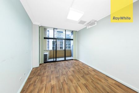 Spacious Apartment Opposite Westfields - Ideal for Residential or Commercial Use - Photo 4