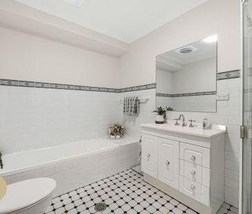 Spacious Family Home in Quiet Cheltenham Cul-De-Sac – Ideal for Sch... - Photo 1