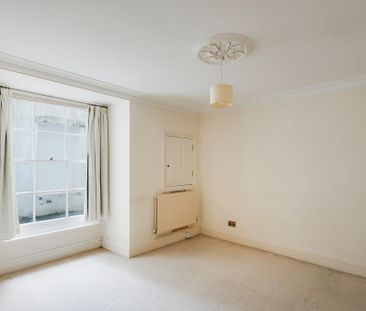 3 bedroom flat to rent - Photo 4