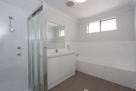 Perfectly Positioned Townhouse - Photo 5