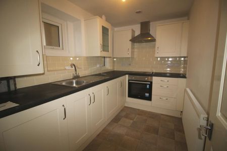 1 bedroom ground floor flat to rent - Photo 3