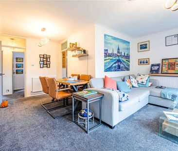 2 bed Upper Floor Flat for rent - Photo 1