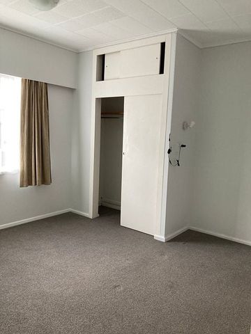 Spacious 3 bedrooms property in central location - Photo 2